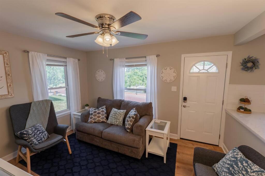 The Cardinal Nest A Cozy Cottage On Main St Saint Charles Extérieur photo
