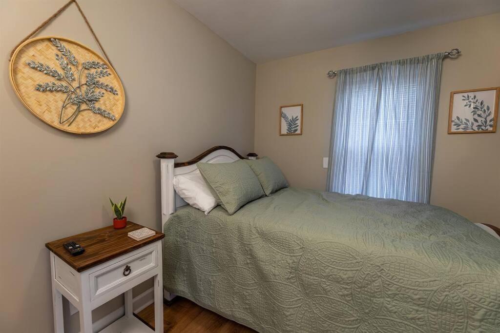 The Cardinal Nest A Cozy Cottage On Main St Saint Charles Extérieur photo