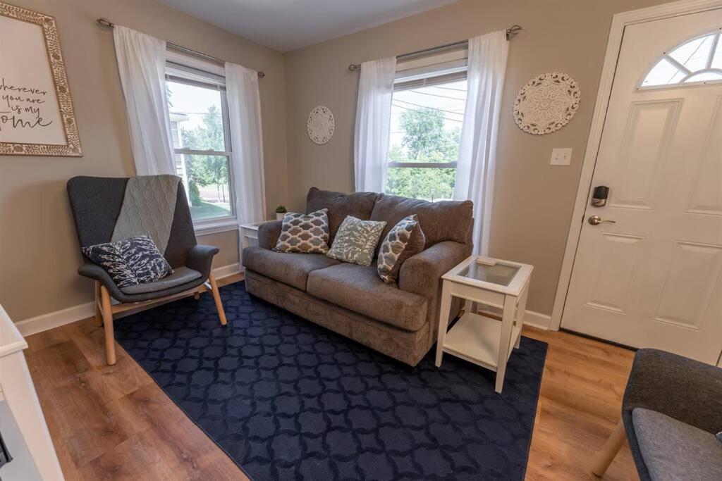 The Cardinal Nest A Cozy Cottage On Main St Saint Charles Extérieur photo