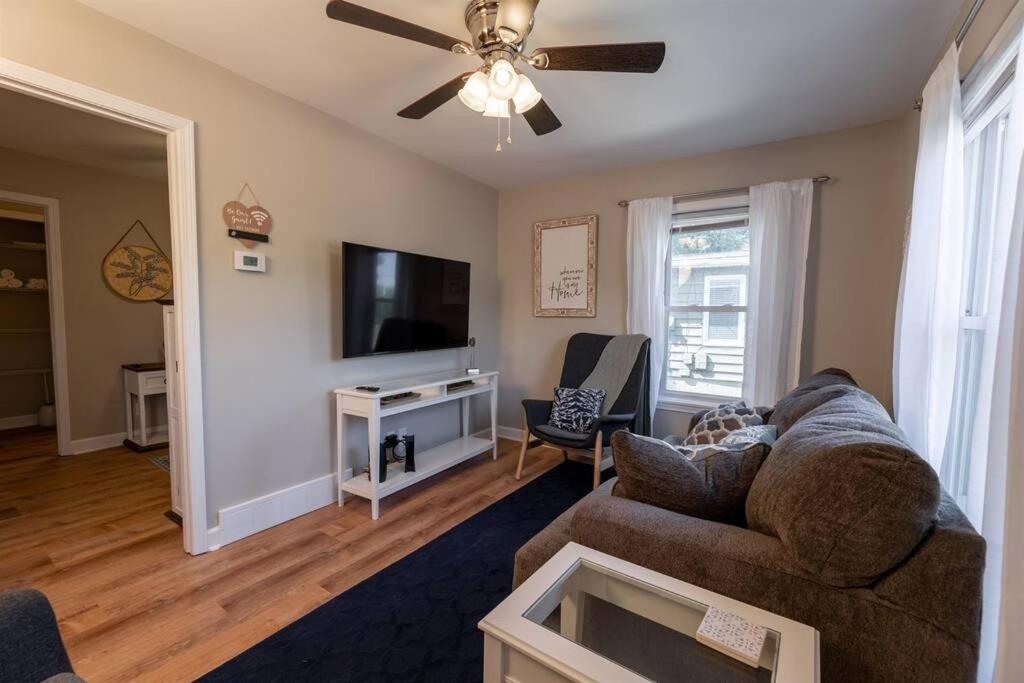 The Cardinal Nest A Cozy Cottage On Main St Saint Charles Extérieur photo