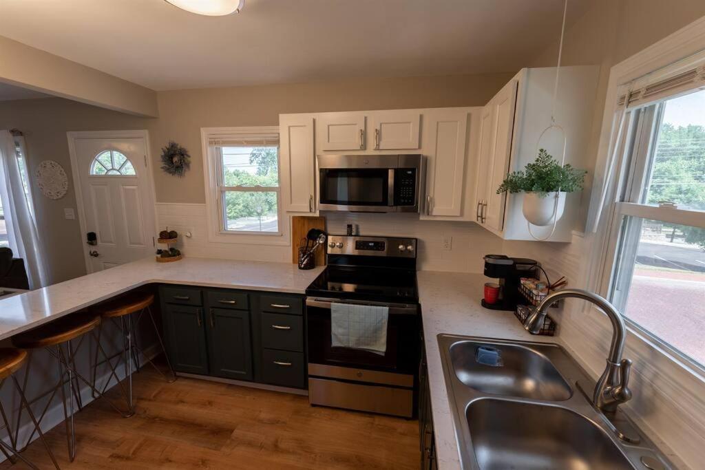 The Cardinal Nest A Cozy Cottage On Main St Saint Charles Extérieur photo