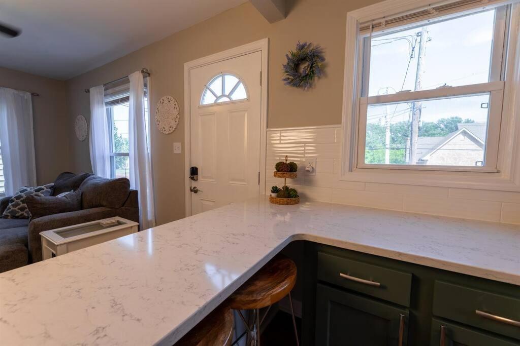 The Cardinal Nest A Cozy Cottage On Main St Saint Charles Extérieur photo