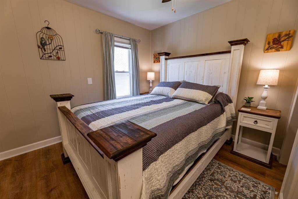 The Cardinal Nest A Cozy Cottage On Main St Saint Charles Extérieur photo