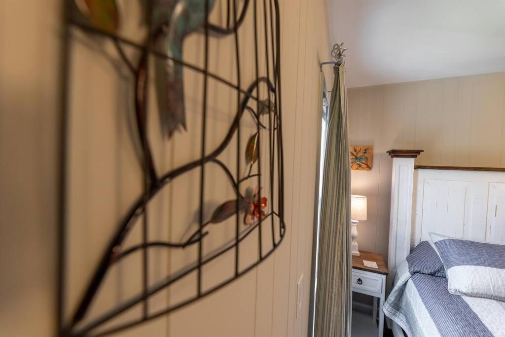 The Cardinal Nest A Cozy Cottage On Main St Saint Charles Extérieur photo