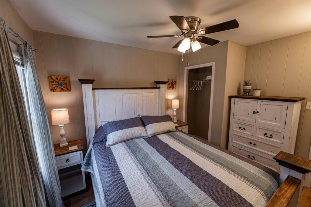 The Cardinal Nest A Cozy Cottage On Main St Saint Charles Extérieur photo