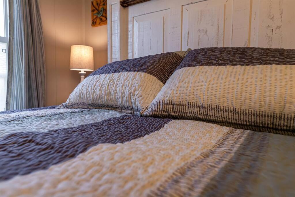 The Cardinal Nest A Cozy Cottage On Main St Saint Charles Extérieur photo